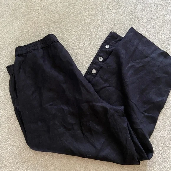 John Mark Black Wide-Leg cropped Pants with Button Detail size M , pocket - Picture 5 of 5